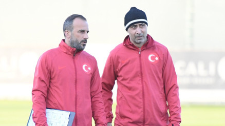 Karşıyaka’dan Ender Alkan sürprizi Tolunay Kafkasın yardımcısı... Karşıyaka’dan Ender Alkan sürprizi Tolunay Kafkasın yardımcısı...