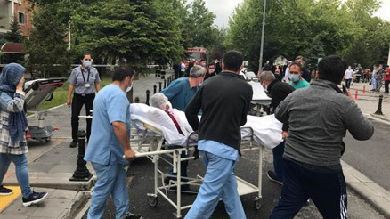 Erciyes Üniversitesi Hematoloji-Onkoloji Hastanesinde yangın: 24 kişi dumandan etkilendi