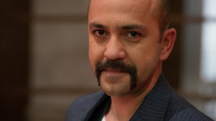 Çukur Şahram kim Sarp Akkaya aslen nereli, kaç yaşında, hangi dizilerde oynadı Çukur Şahram kim Sarp Akkaya aslen nereli, kaç yaşında, hangi dizilerde oynadı