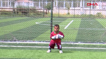 110 santimlik boyuyla kalecilik hayaline kavuştu