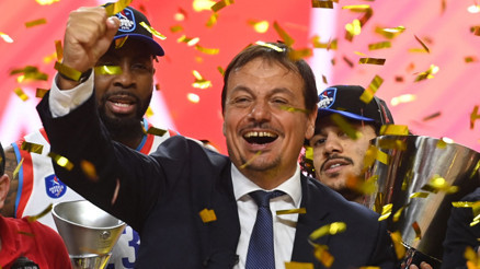 Anadolu Efesle tarih yazan Ergin Ataman kupa koleksiyonunu tamamladı Euroleaguei kazanan tek Türk antrenör Anadolu Efesle tarih yazan Ergin Ataman kupa koleksiyonunu tamamladı Euroleaguei kazanan tek Türk antrenör