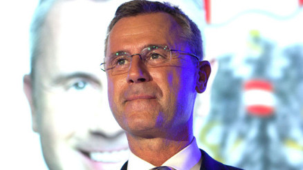 Rehabilitasyondan sonra istifa etti