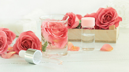 Gül suyunun faydaları nelerdir Gül suyunun cilde yararları ve etkileri