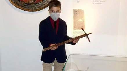 12 yaşındaki İlyas 400 yıllık kılıç buldu