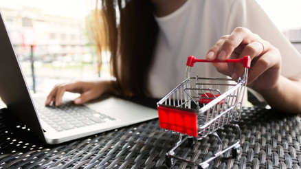 COVID-19 etkisiyle e-ticaret harcamaları yüzde 45 arttı COVID-19 etkisiyle e-ticaret harcamaları yüzde 45 arttı
