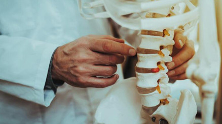 Skolyoz Nedir ve Neden olur Skolyoz Hakkında Merak edilenler