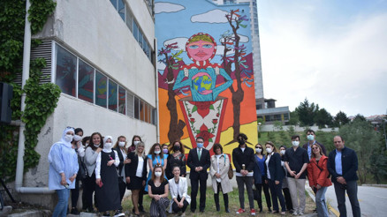 Duvarlar kadınlar için renklendi