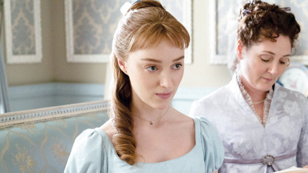 Phoebe Dynevor: 1813’te yaşamak istemezdim