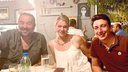 Derya Şensoy ve sevgilisi Ata Demirer ile buluştu