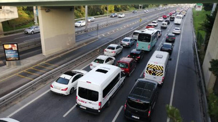 İstanbulda erken saatlerde trafik yoğunluğu Durma noktasına geldi