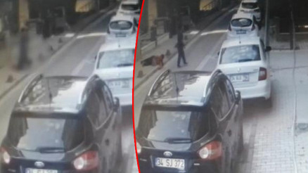 Küçükçekmecede dehşet anları... Defalarca bıçakladı, ölmesi için başında bekledi