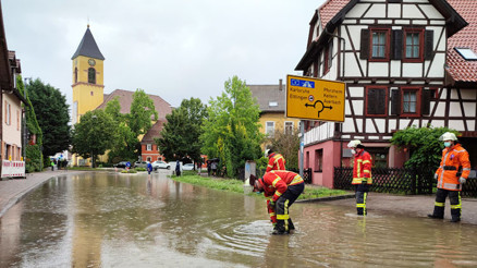 Elektrik hatlarına yıldırım düştü