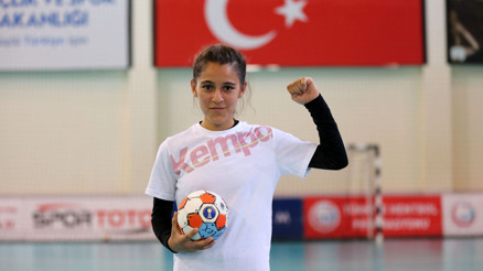 Merve yüzde 100 burslu okuyacak