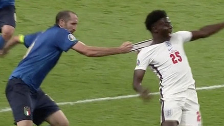 Son Dakika: EURO 2020de İtalya - İngiltere finalinde zaman makinesi gibi fotoğraf Bukayo Saka dünyaya geldiğinde Giorgio Chiellini...