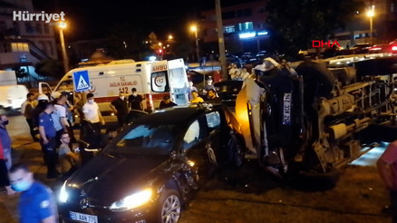 Düğün dönüşü gelin damadın bulunduğu otomobil kaza yaptı, 4 yaralı