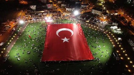 Dünyanın en büyük Türk bayrağı Kayseri’de açıldı