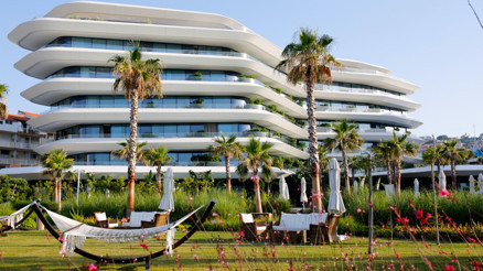 Reges Çeşme’ye 24 Temmuz’da Tuğba Yurt ve 21 Ağustos’ta da Burcu Güneş konuk oluyor Reges Çeşme’ye 24 Temmuz’da Tuğba Yurt ve 21 Ağustos’ta da Burcu Güneş konuk oluyor