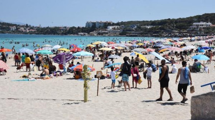 Çeşme plajlarında yoğunluk