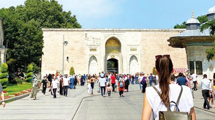 İstanbul’u umutlandıran turist hareketi İstanbul’u umutlandıran turist hareketi