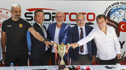 Kupa öncesinde dostluk vurgusu