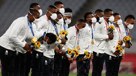 Balıklarla uçarak geldiler, altın madalyayla döndüler