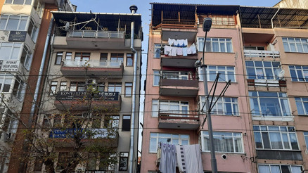 İzmitte 22 yıldır korku yaratan binalar yıkılıyor