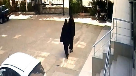 3 kadın TVde gördükleri yöntemle ev soydu; kent kart seri numarasından yakalandılar