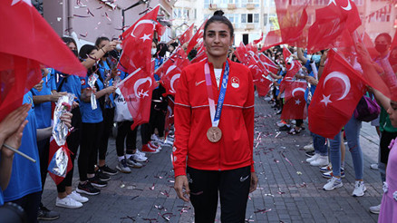 İmkansızlıklardan olimpiyatlara... Engelleri aştı madalyayı aldı İmkansızlıklardan olimpiyatlara... Engelleri aştı madalyayı aldı