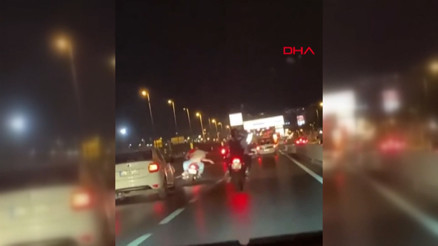 D-100de makas atan motosiklet sürücüsü kamerada D-100de makas atan motosiklet sürücüsü kamerada