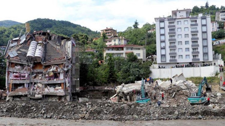 Ölçer Apartmanının müteahhidi Mehmet Özkan gözaltına alındı