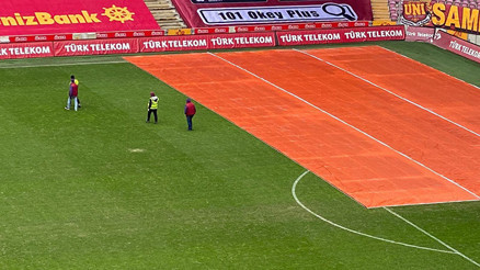 Son Dakika: Galatasaraya zemin konusunda kötü haber Türk Telekom Stadyumu yetişmiyor