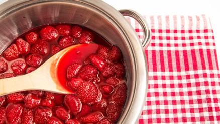 Çilek reçeli nasıl yapılır Tam kıvamında ev yapımı çilek reçeli tarifi ve malzemeleri