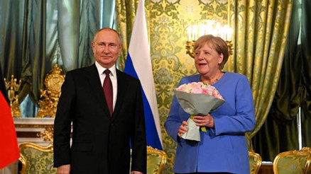Putin ve Merkelden kritik Afganistan mesajları Putin ve Merkelden kritik Afganistan mesajları
