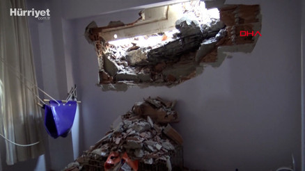 Yıkım ekibi yandaki evin duvarını deldi, engelli köpekleri ölümden döndü