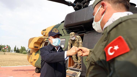 Bakan Akardan Yunanistana sert tepki