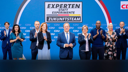 Seçim kampanyası ekibini tanıttı Seçim kampanyası ekibini tanıttı