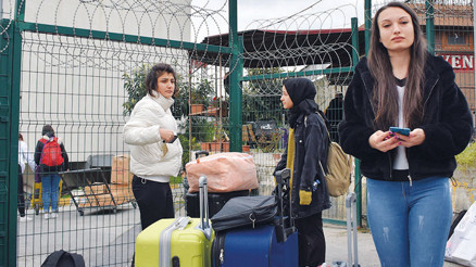 Üniversiteli bavulları hazırladı... ‘Barınma’ telaşı  başladı