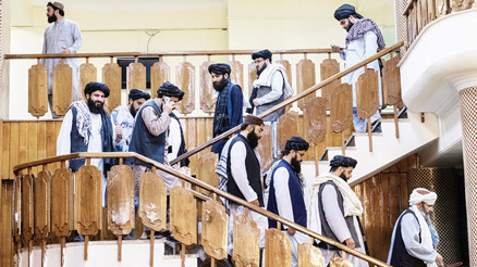 Dünya geçici kadroyu beğenmedi... 20 yıl sonra aynı Taliban Dünya geçici kadroyu beğenmedi... 20 yıl sonra aynı Taliban