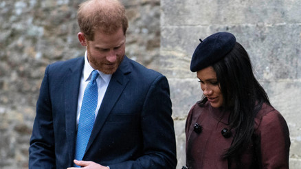 Harry ve Meghana soğuk duş: Islıklayıp alay ettiler