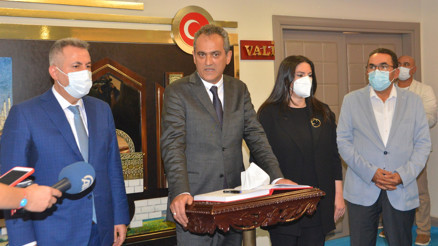 Bakan Özer: Eğitime ara verilen okulumuz bulunmuyor