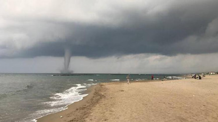 Sakarya Karasuda denizde hortum oluştu