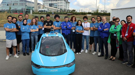 Selçuk Bayraktar’dan Robotaksi Binek Otonom Araç Yarışması’nda takımlara ziyaret