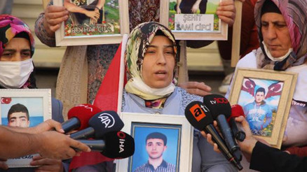 Evlat nöbetindeki anne: Oğlumun öldüğüne inanmıyorum