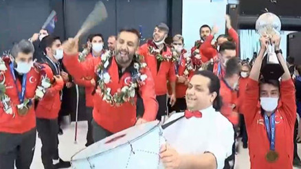 Son Dakika: Avrupa Şampiyonu Ampute Milli Takımına coşkulu karşılama Yeni hedefi açıkladılar...