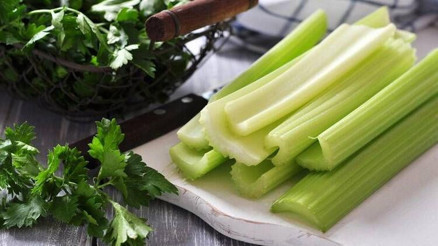 Kereviz Sapı Ve Yaprağının Faydaları Nelerdir Kereviz Sapı Ve Yaprağı Ne İşe Yarar, Hangi Hastalıklara İyi Gelir