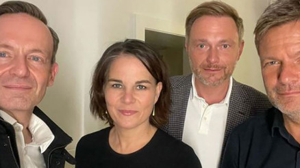 ‘Trafik Lambası koalisyonu’na ilk yeşil ışık ‘Trafik Lambası koalisyonu’na ilk yeşil ışık