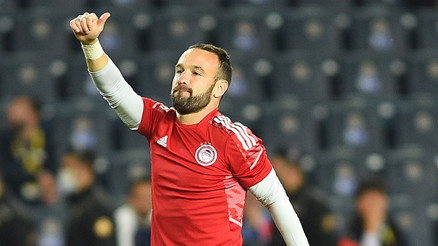 Fenerbahçe - Olympikos maçınde Mathieu Valbuenaya sevgi gösterisi
