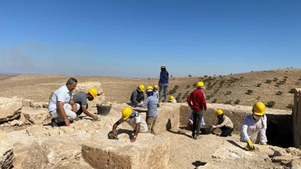 Zerzevandaki kazılarda bulunan ABD rozetinin bölgeye nasıl geldiği araştırılıyor
