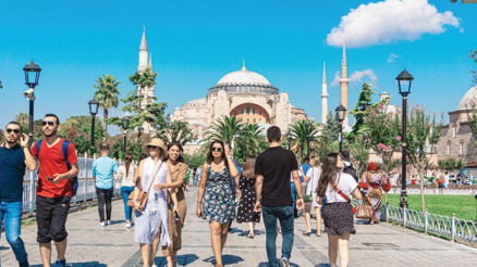 Rus turistler İstanbul’u seçti