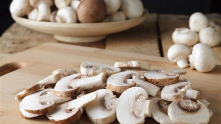 Mantar besin değerleri: 100 gr Mantar kaç kalori Protein ve karbonhidrat değerleri..